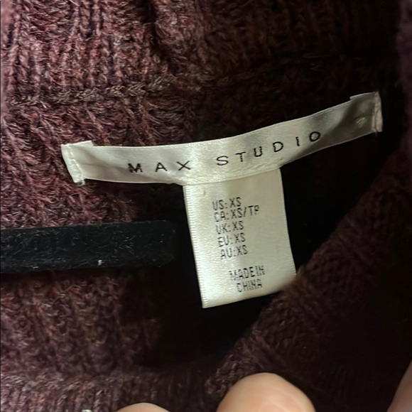 Sweater - Picture 4 of 4